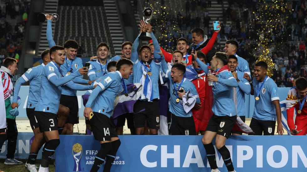 Uruguay derrota 10 a Italia y gana por primera vez un Mundial Sub20